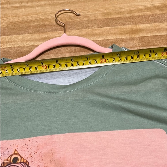 S/M Green Graphic T-Shirt with Asian Lady Prayer. Happy New Year 2026 - Picture 6 of 8